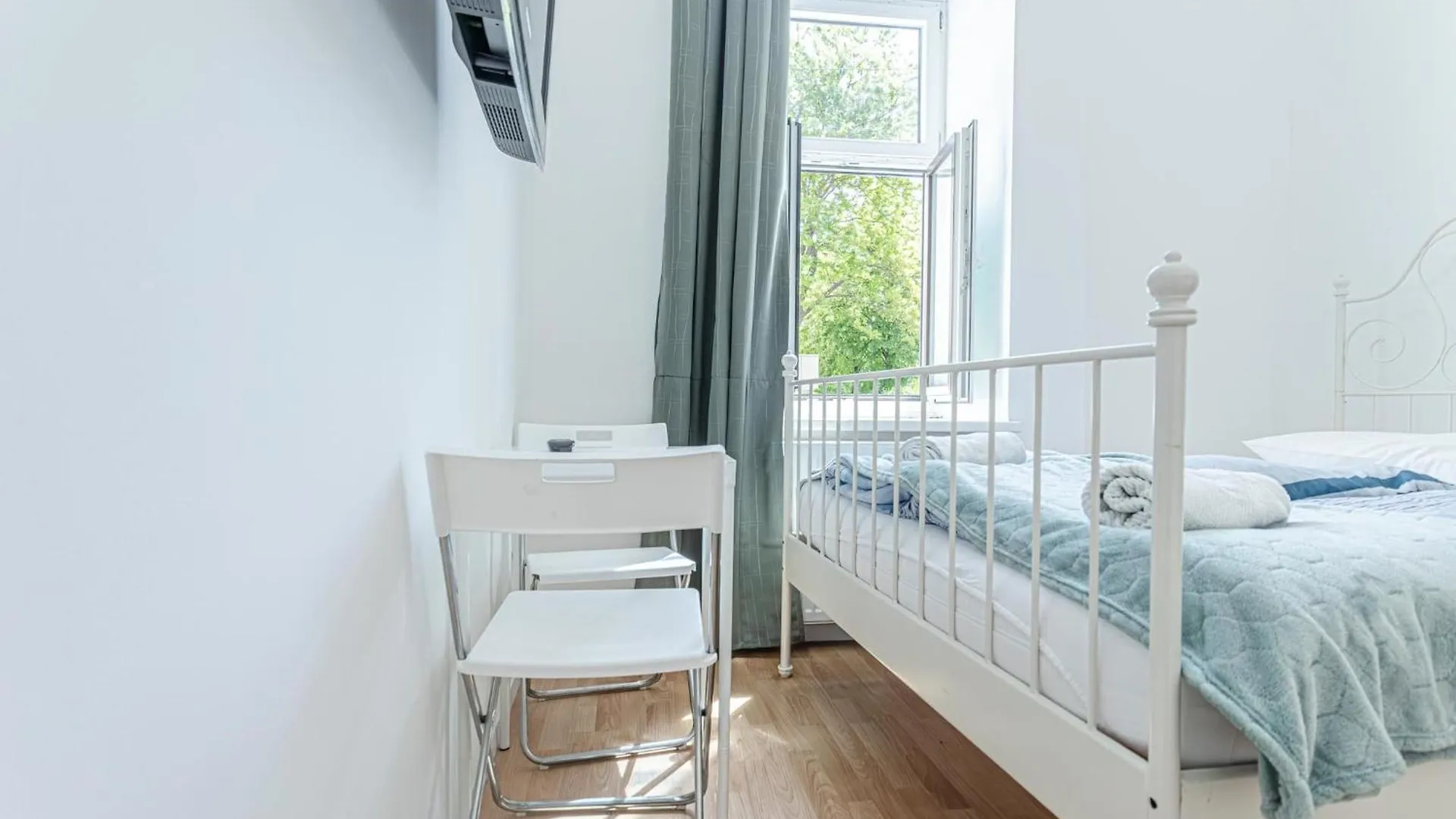 6Br Apartment / Shared Garden Near Lorenz Boehler & Danube Vienna
