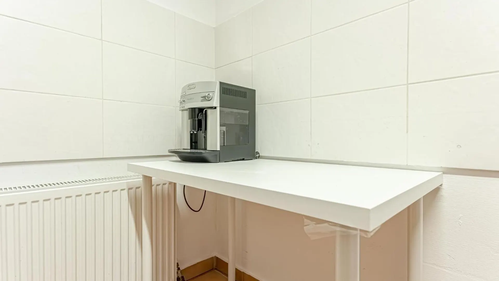 6Br Apartment / Shared Garden Near Lorenz Boehler & Danube Vienna