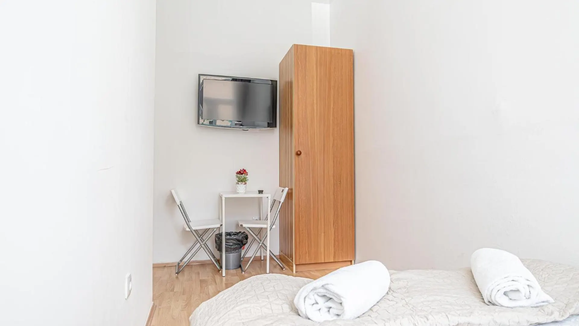 6Br Apartment / Shared Garden Near Lorenz Boehler & Danube Vienna