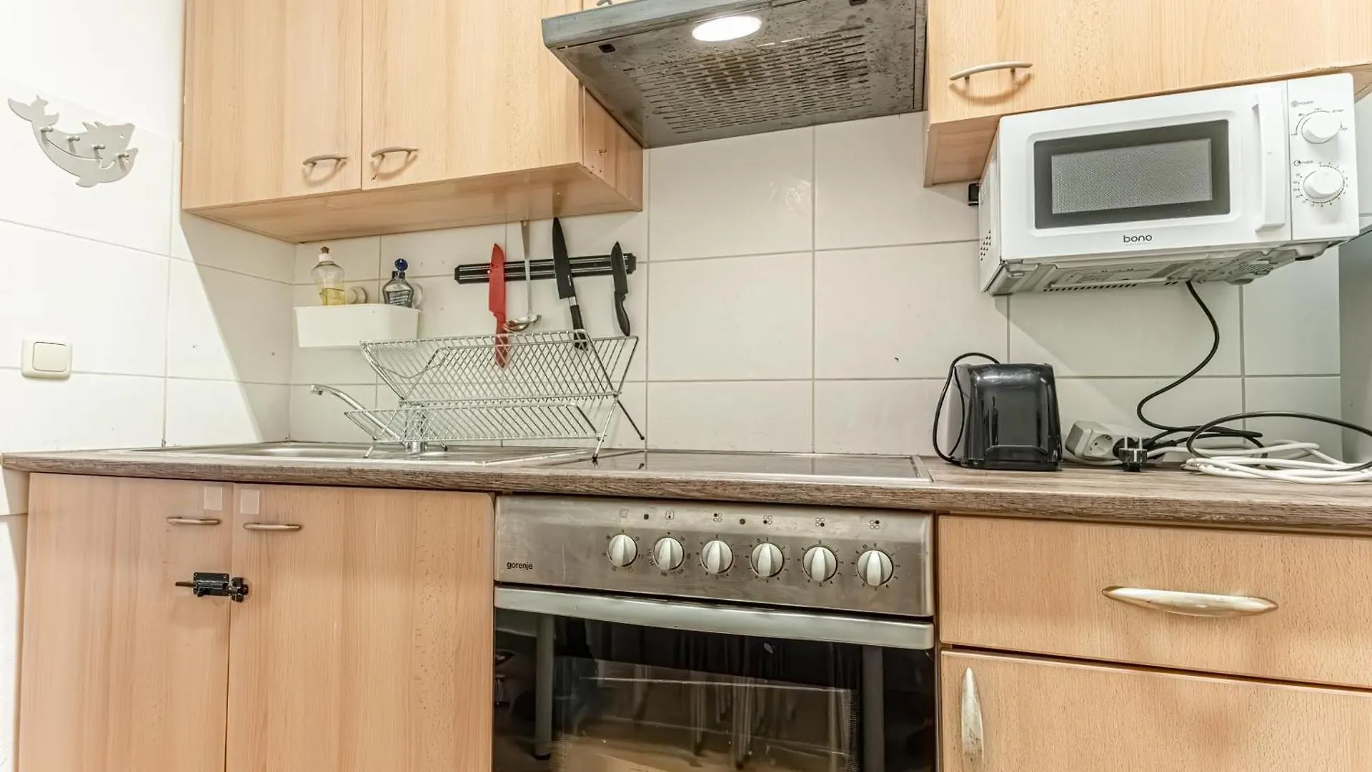 6Br Apartment / Shared Garden Near Lorenz Boehler & Danube Vienna