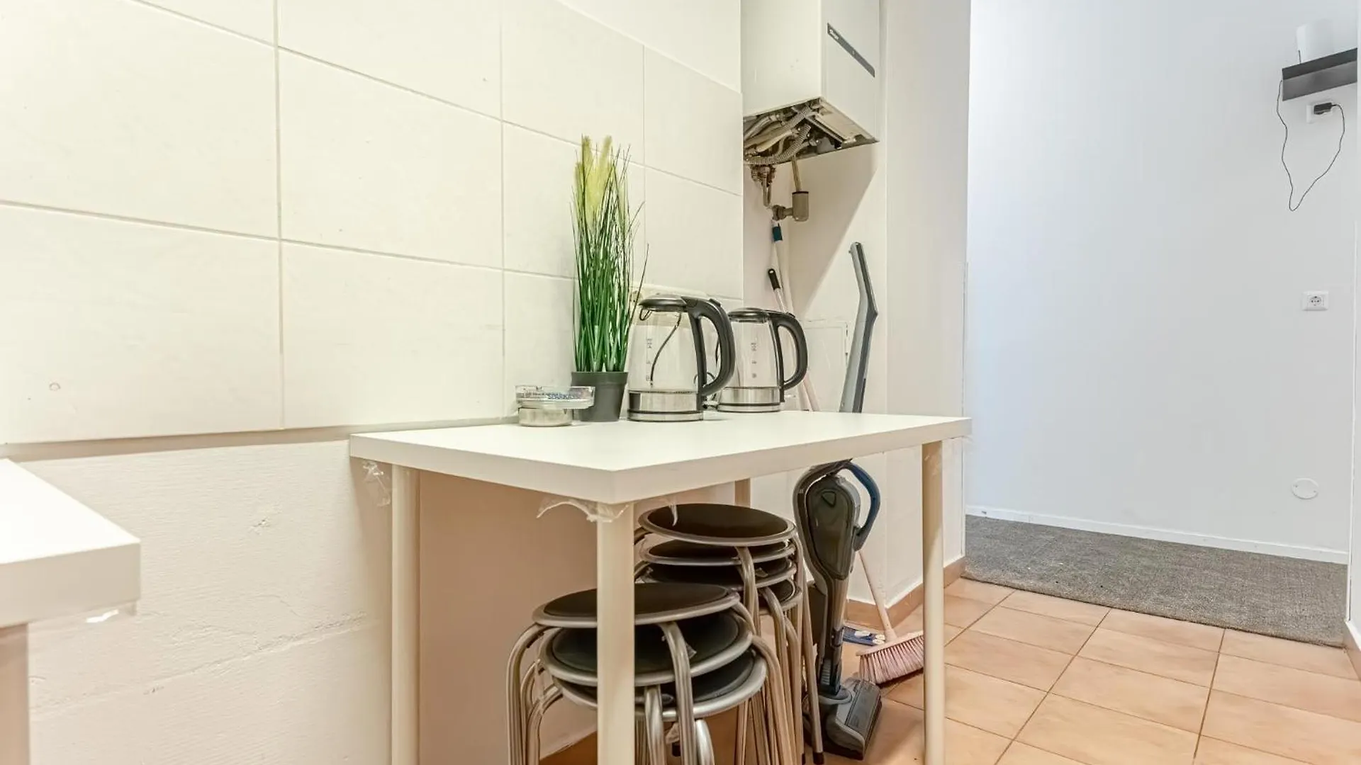 6Br Apartment / Shared Garden Near Lorenz Boehler & Danube Vienna