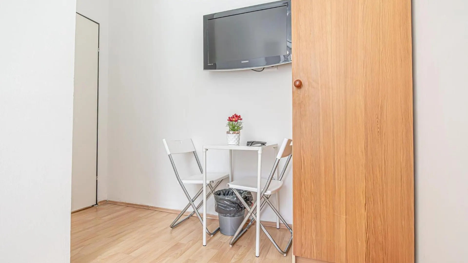 6Br Apartment / Shared Garden Near Lorenz Boehler & Danube Vienna