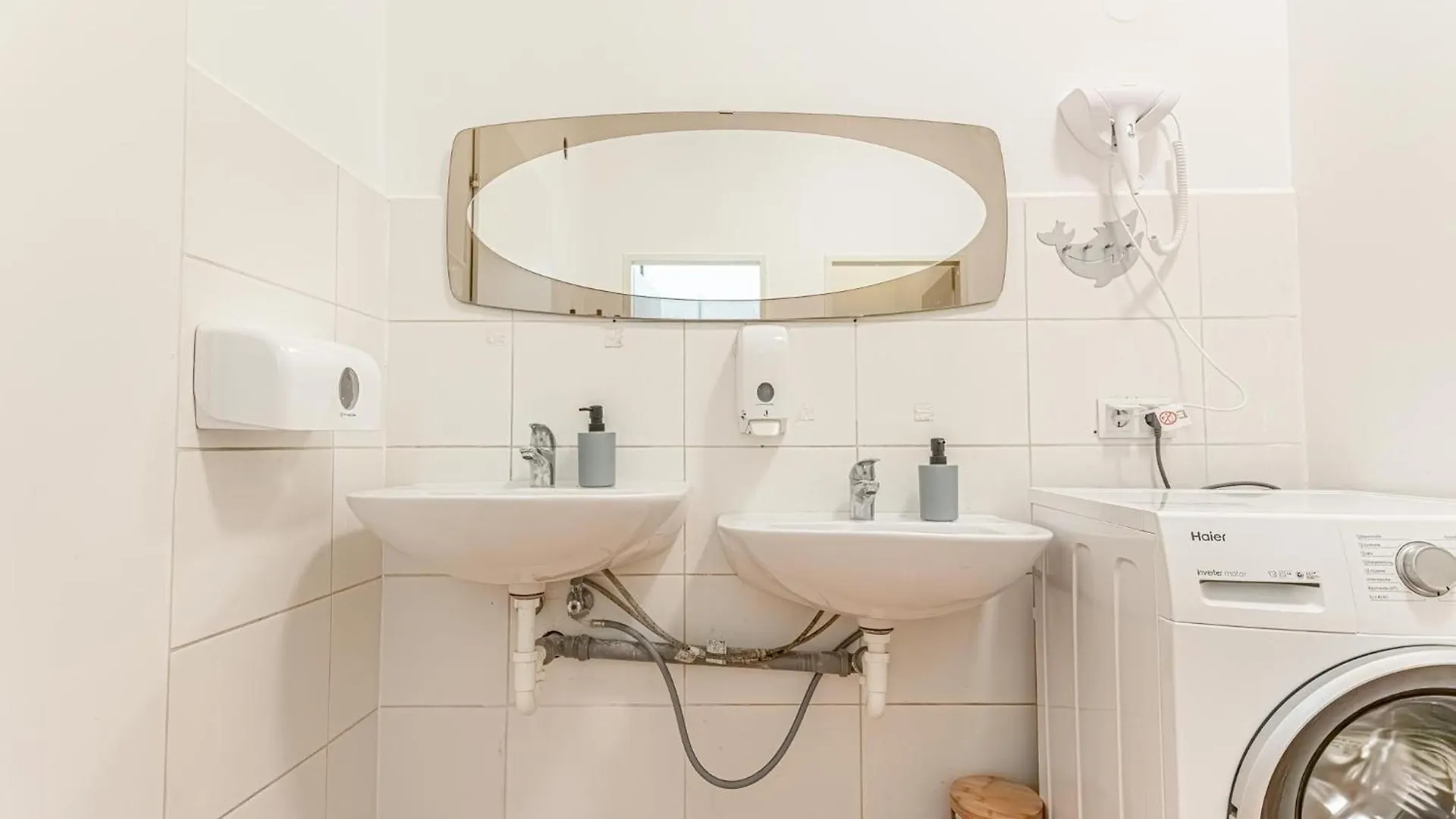6Br Apartment / Shared Garden Near Lorenz Boehler & Danube Vienna
