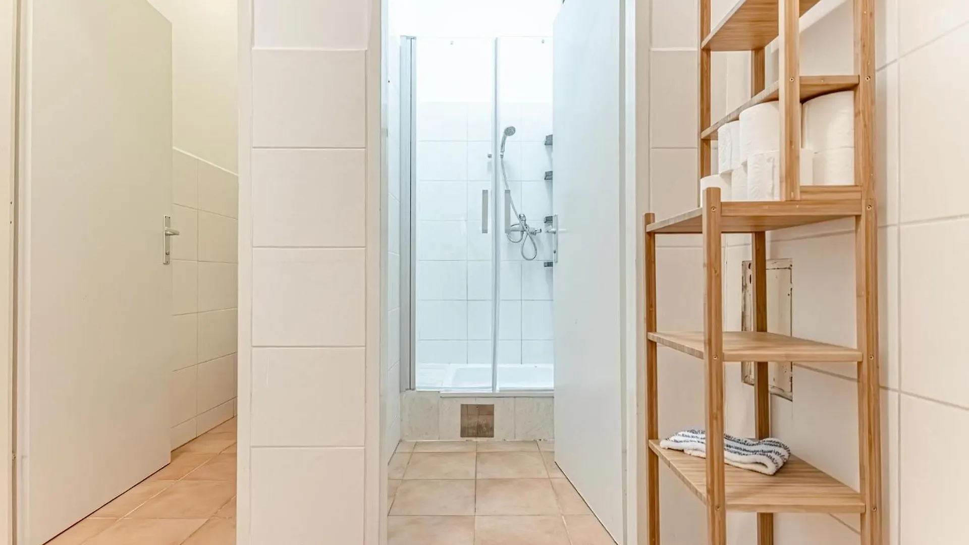 6Br Apartment / Shared Garden Near Lorenz Boehler & Danube Vienna