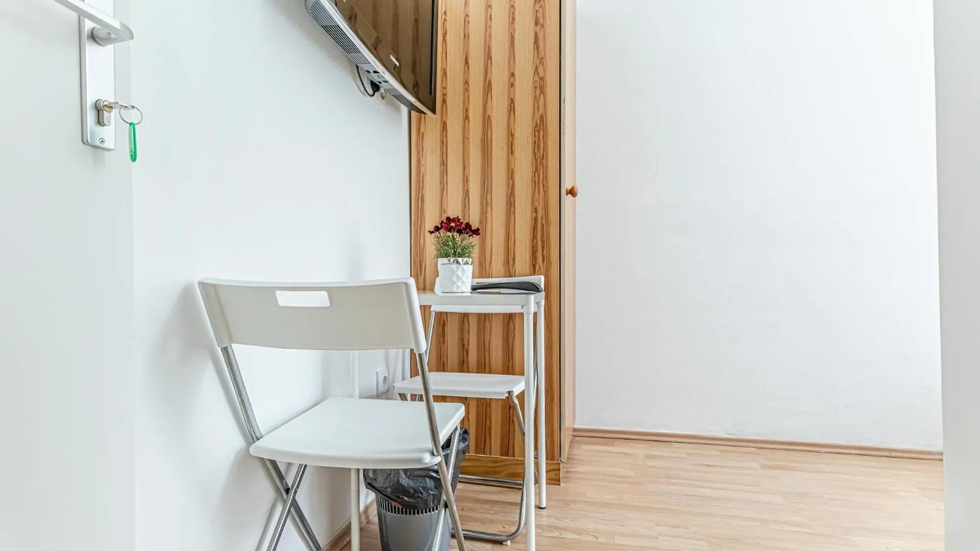 6Br Apartment / Shared Garden Near Lorenz Boehler & Danube Vienna