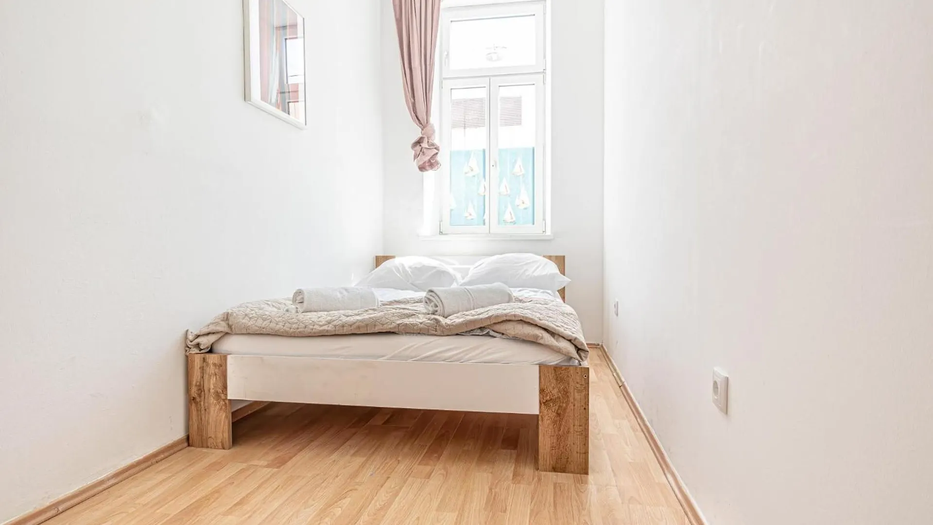 6Br Apartment / Shared Garden Near Lorenz Boehler & Danube Vienna