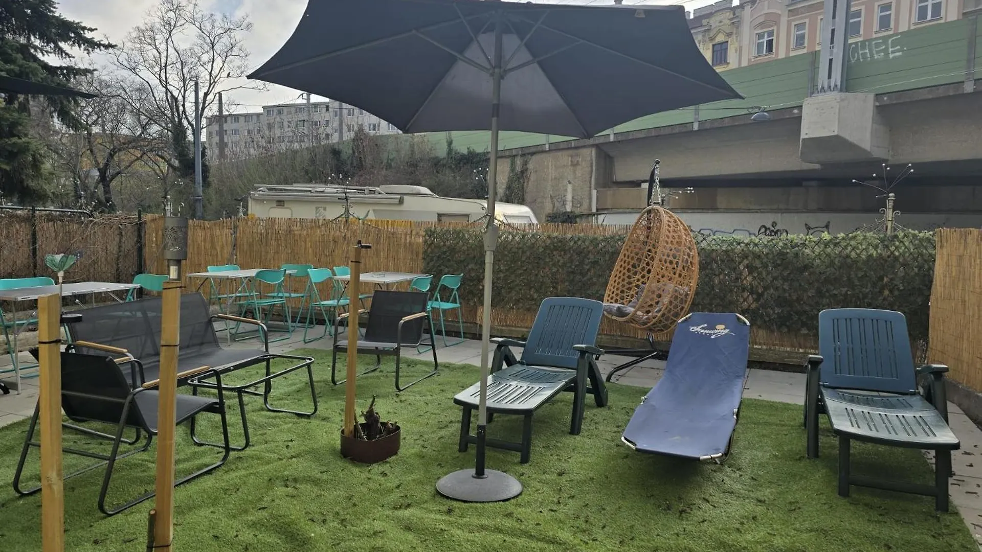 6Br Apartment / Shared Garden Near Lorenz Boehler & Danube Vienna