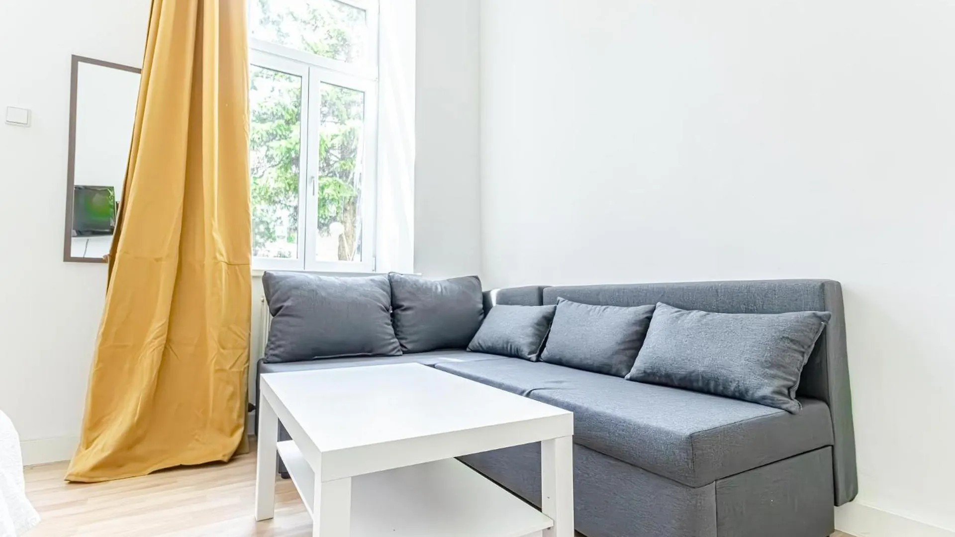 6Br Apartment / Shared Garden Near Lorenz Boehler & Danube Vienna